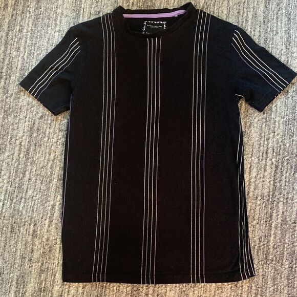 Denim &‎ Flower Ricky Singh Men’s Size Small T Shirt Black Vertical Stripes - Picture 1 of 4